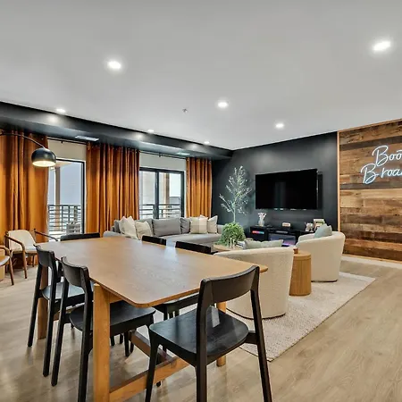 Boots On Broadway In Downtown Nashville With Parking, Pool, Gym